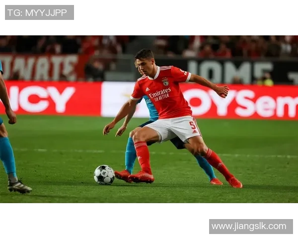 本菲卡逆袭里昂5-1大胜神奇扑救成比赛转折点