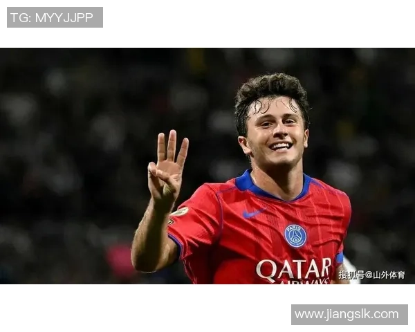 莱比锡逆转巴黎圣日耳曼帽子戏法引爆全场战术解析与精彩瞬间回顾 莱比锡逆转巴黎圣日耳曼帽子戏法引爆全场战术解析与精彩瞬间回顾